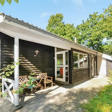 3 Bedroom Awesome In Glesborg Fjellerup Strand