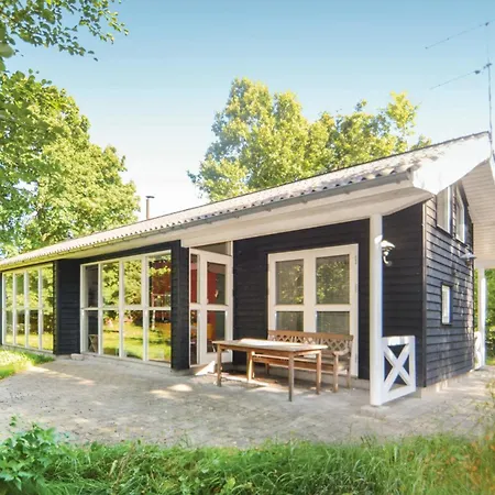 3 Bedroom Awesome In Glesborg